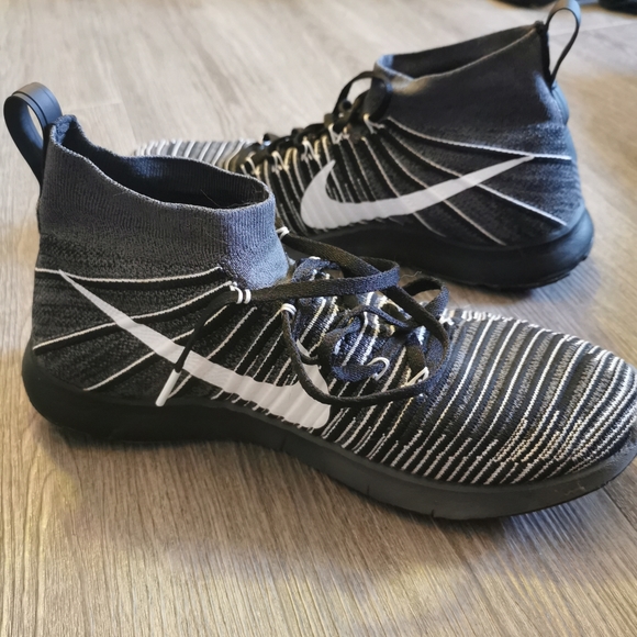 Nike Rare Flyknit Trainers - Picture 2 of 6